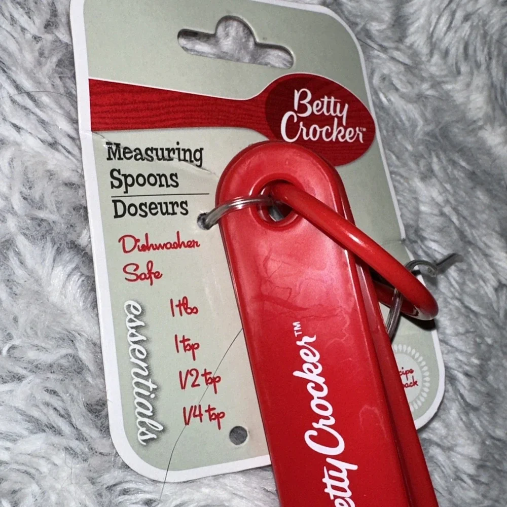 Betty Crocker Red Plastic‎ Measuring Spoons Set 4 Piece Dishwasher Safe New